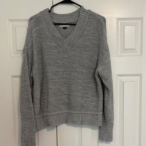 AE v-neck knit sweater